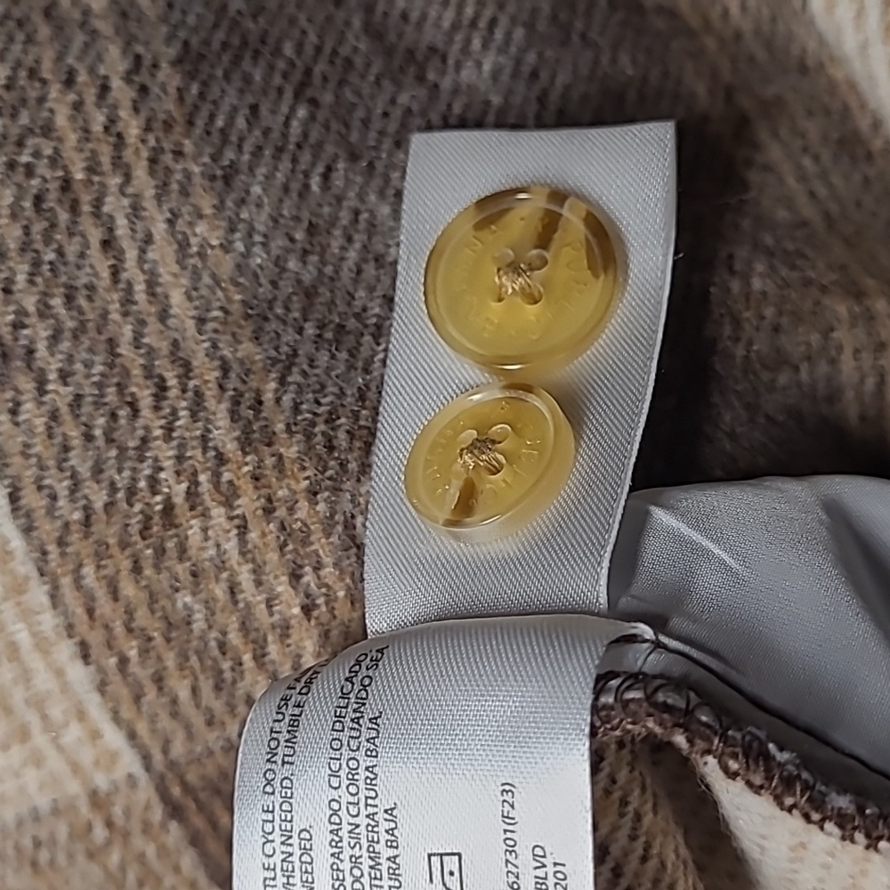New Banana Republic Long Button up Flannel with pockets - Picture 7 of 7